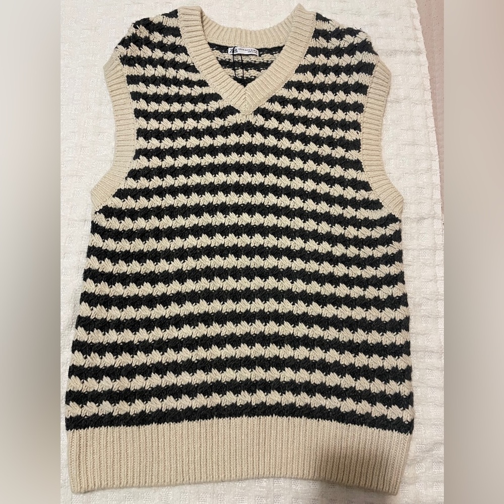 Zara Men’s Knit Sweater Vesg